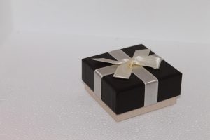 Box Hitam Tali Putih