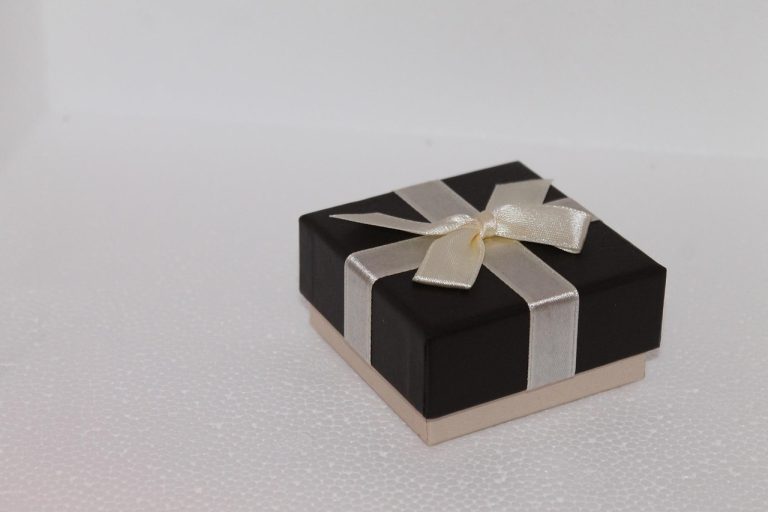 Box Hitam Tali Putih